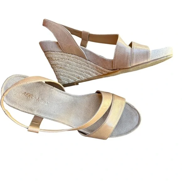 AEROSOLES  Women's Plush Baby Wedge Sandals Sz 9M Nude Faux Leather Slingback - Picture 4 of 10